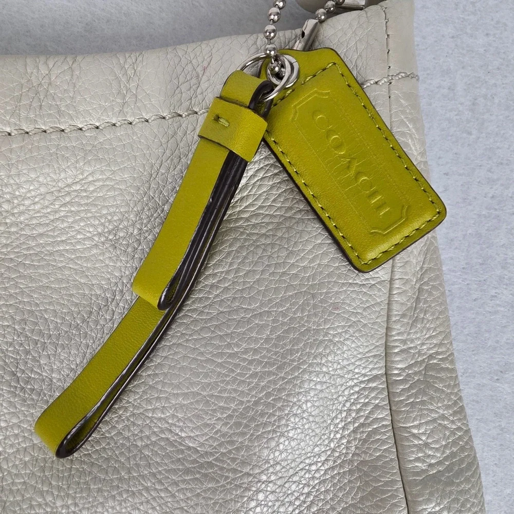 Coach F32522 White Pebbled Leather Convertible Hobo Shoulder Crossbody Bag EUC